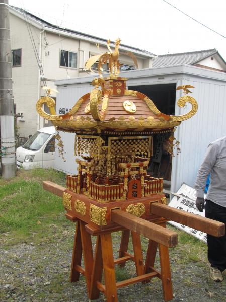 お神輿ななめ